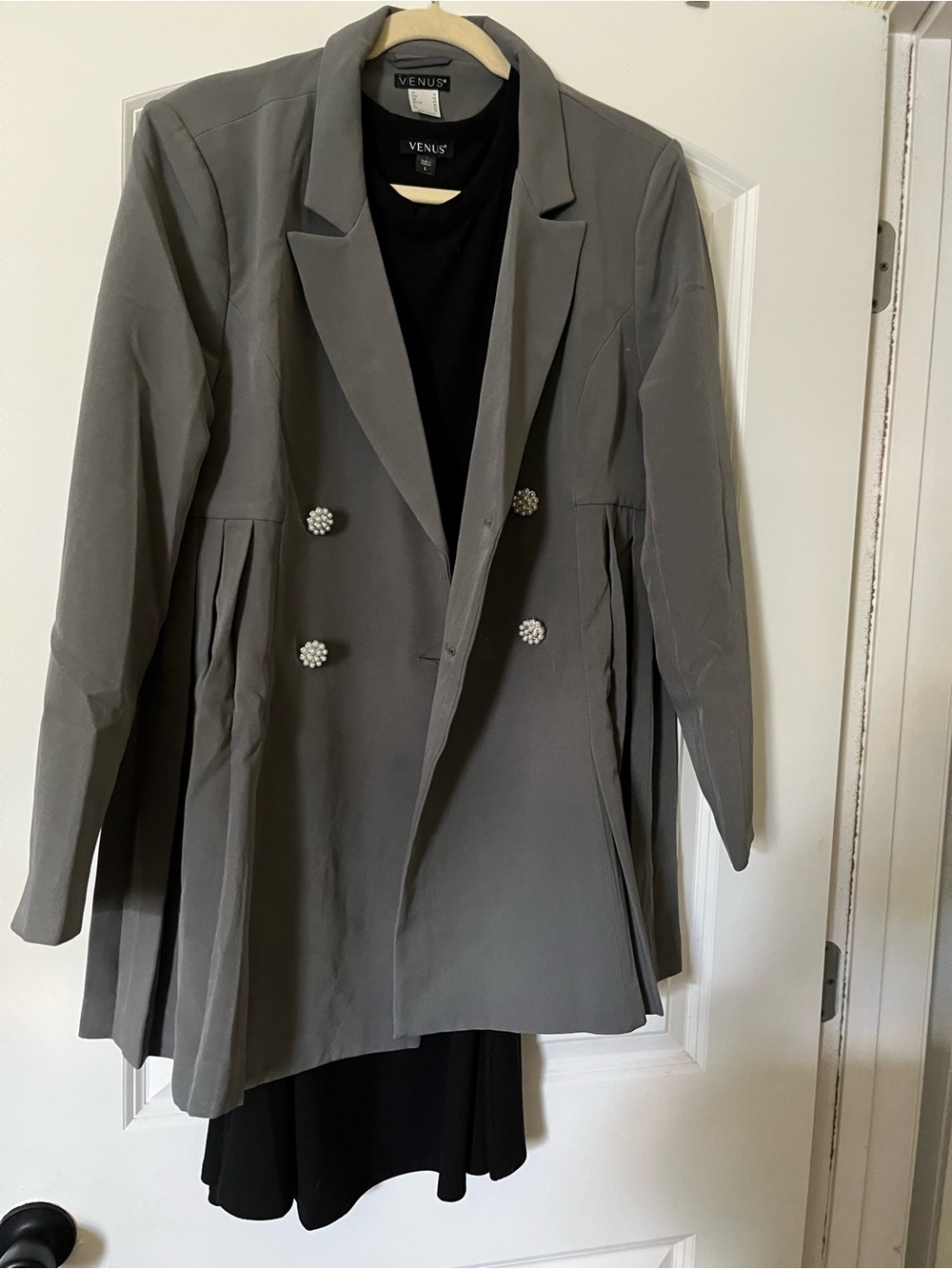 VENUS Charcoal Gray Double-Breasted Pleated Blazer with Decorative Buttons